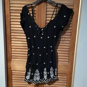 love tree, black and white romper, size L